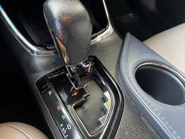 Photo of 2014 Blizzard Pearl Toyota Avalon