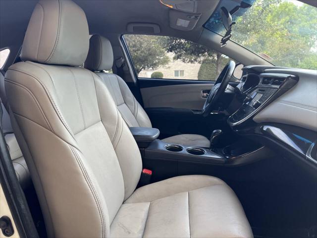 Photo of 2014 Blizzard Pearl Toyota Avalon
