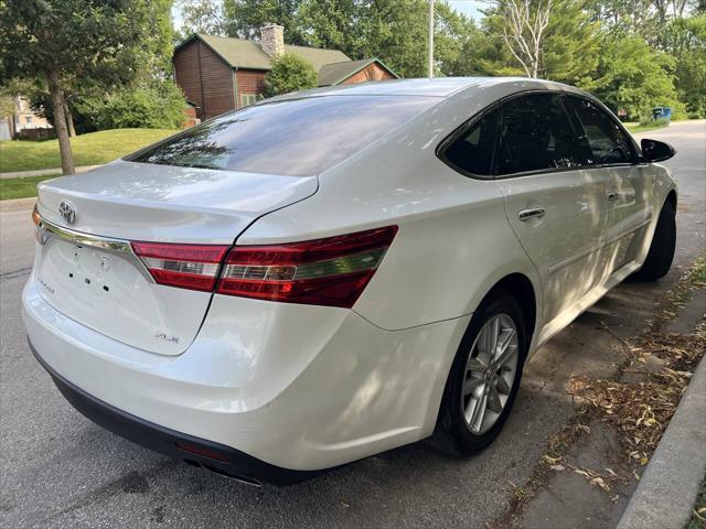 Photo of 2014 Blizzard Pearl Toyota Avalon