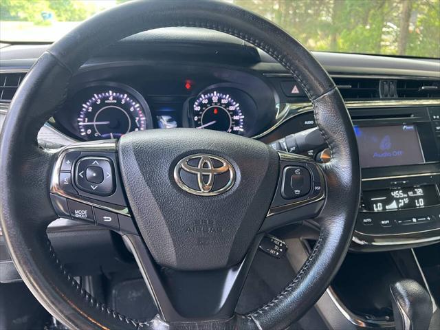 Photo of 2014 Blizzard Pearl Toyota Avalon