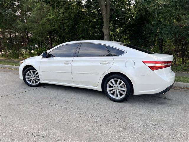 Photo of 2014 Blizzard Pearl Toyota Avalon