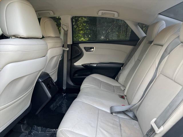 Photo of 2014 Blizzard Pearl Toyota Avalon