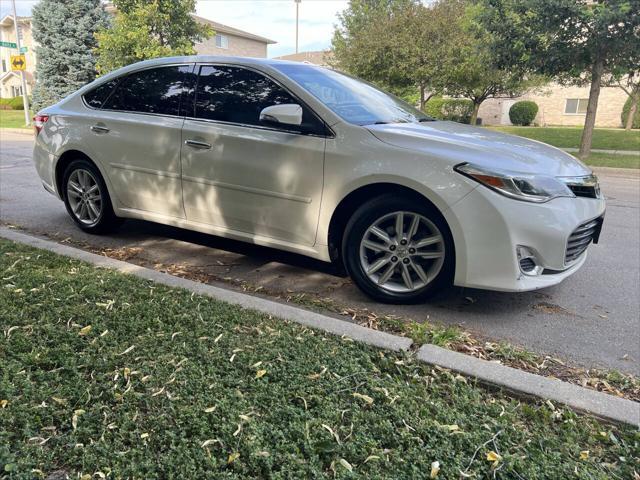Photo of 2014 Blizzard Pearl Toyota Avalon