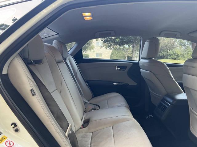 Photo of 2014 Blizzard Pearl Toyota Avalon