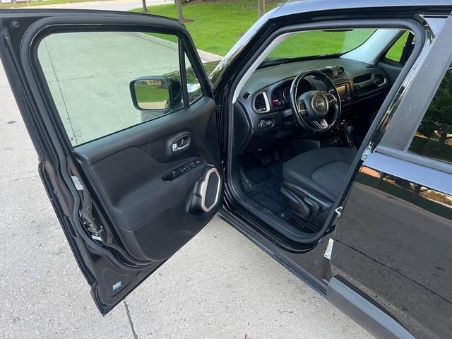 Photo of 2017 Black Jeep Renegade