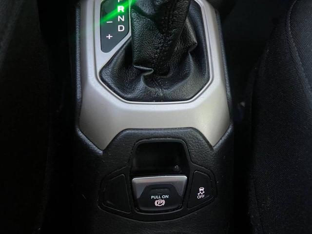 Photo of 2017 Black Jeep Renegade