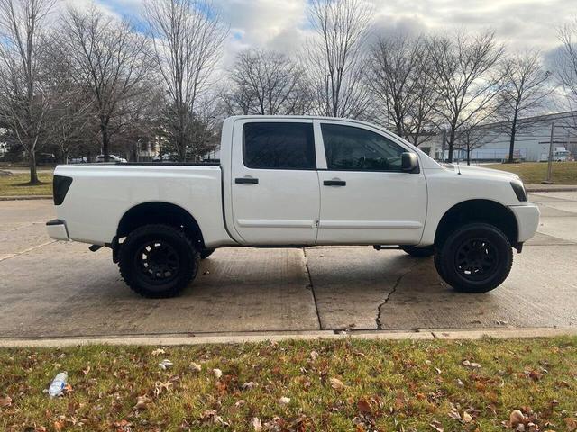 Photo of 2014 Glacier White Nissan Titan