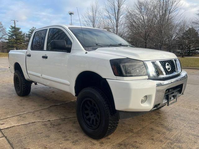 Photo of 2014 Glacier White Nissan Titan