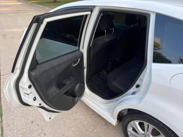 Photo of 2010 Taffeta White Honda Fit