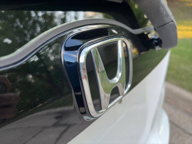 Photo of 2010 Taffeta White Honda Fit