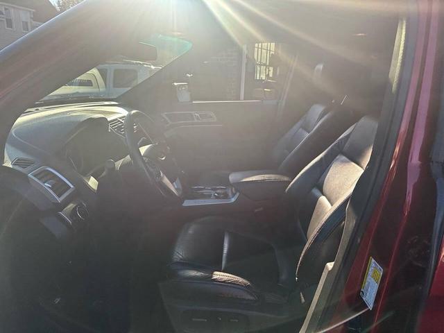 Photo of 2014 Red Ford Explorer