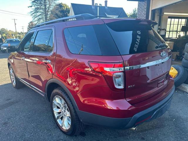 Photo of 2014 Red Ford Explorer