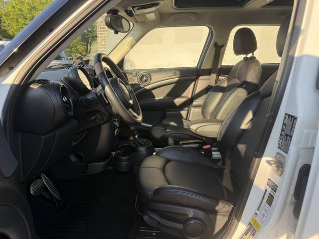 Photo of 2015 White MINI Countryman