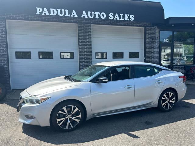 Photo of 2017 Silver Nissan Maxima
