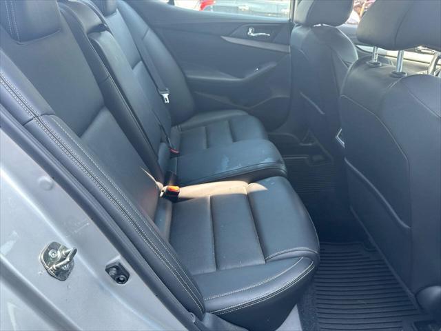 Photo of 2017 Silver Nissan Maxima