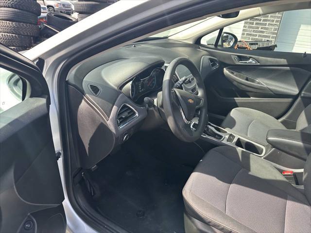 Photo of 2018 Silver Chevrolet Cruze