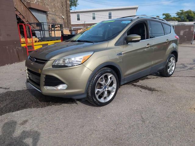 Photo of 2014 Green Ford Escape