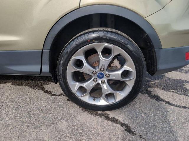 Photo of 2014 Green Ford Escape