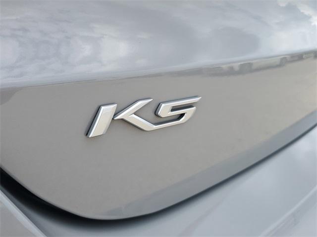 Photo of 2022 Wolf Gray Kia K5