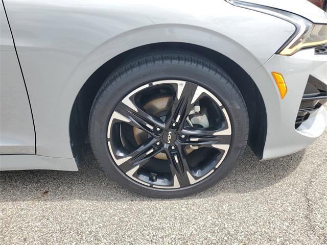 Photo of 2022 Wolf Gray Kia K5