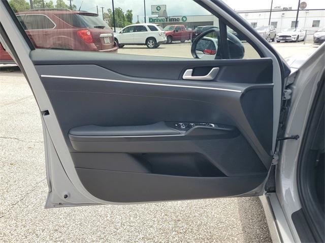 Photo of 2022 Wolf Gray Kia K5