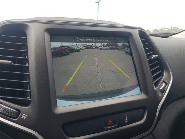 Photo of 2022 Bright White Clearcoat Jeep Cherokee