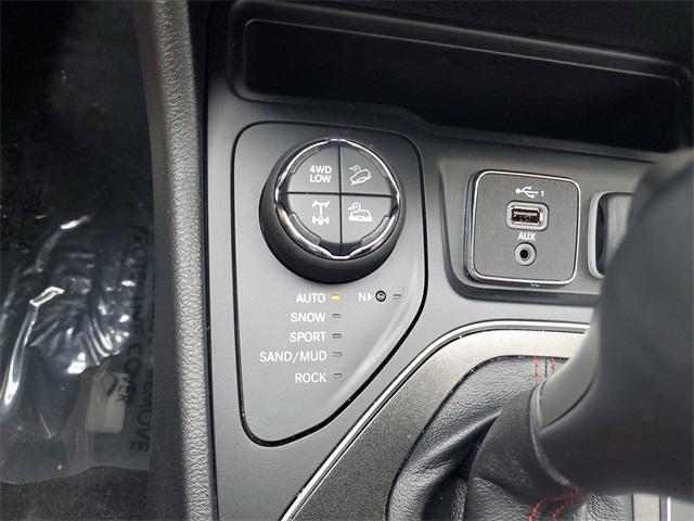 Photo of 2022 Bright White Clearcoat Jeep Cherokee