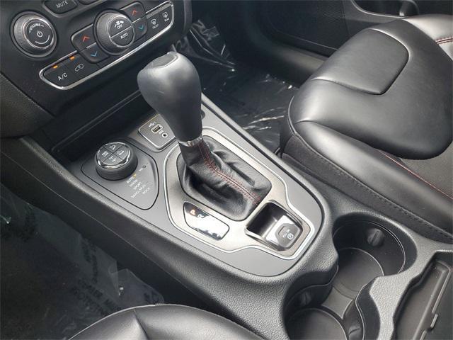 Photo of 2022 Bright White Clearcoat Jeep Cherokee