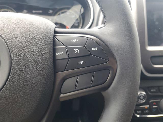 Photo of 2022 Bright White Clearcoat Jeep Cherokee
