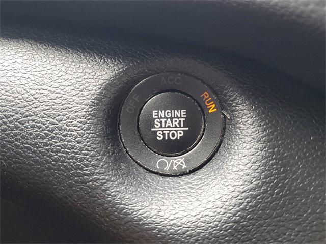 Photo of 2022 Bright White Clearcoat Jeep Cherokee
