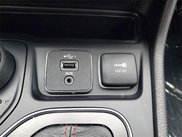 Photo of 2022 Bright White Clearcoat Jeep Cherokee