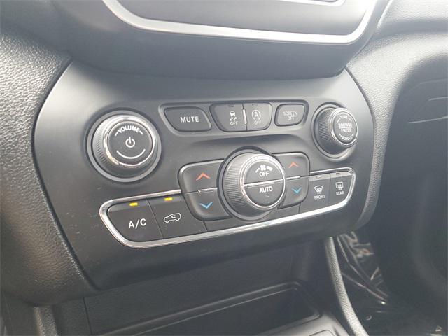 Photo of 2022 Bright White Clearcoat Jeep Cherokee