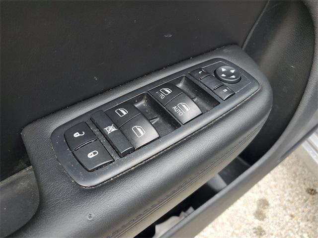 Photo of 2017 Billet Silver Metallic Clearcoat Chrysler 200