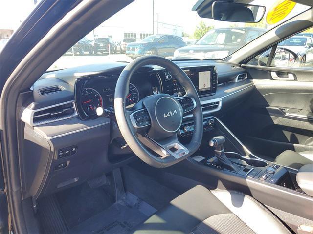 Photo of 2022 Ebony Black Kia K5