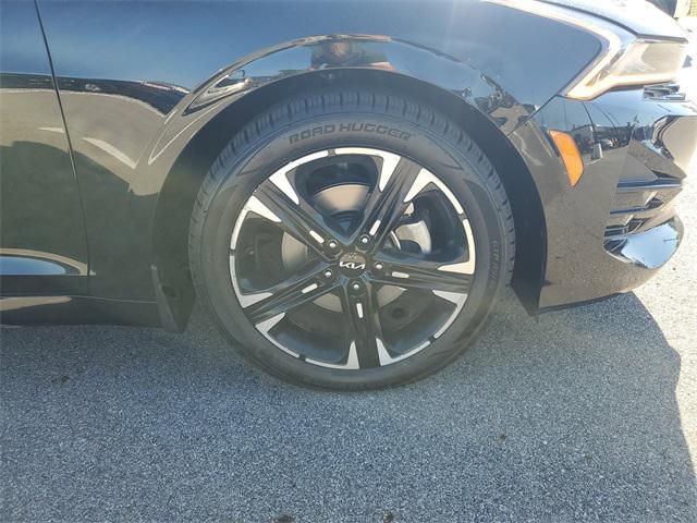Photo of 2022 Ebony Black Kia K5