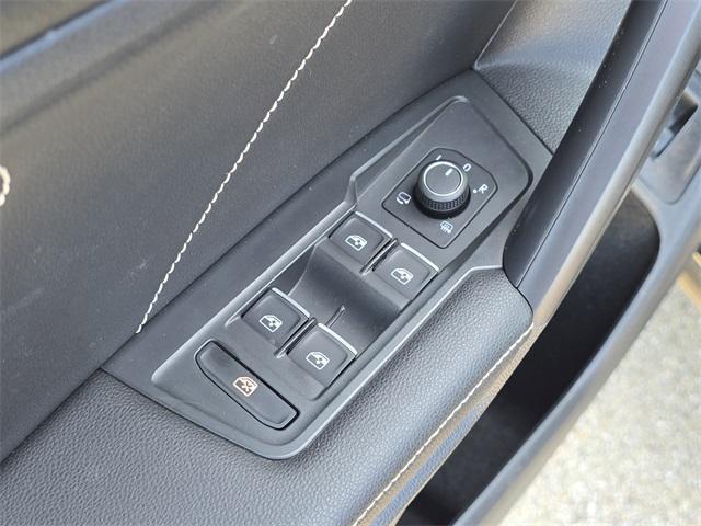 Photo of 2023 Deep Black Volkswagen Tiguan