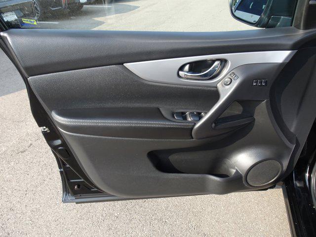 Photo of 2020 Magnetic Black Pearl Nissan Rogue Sport