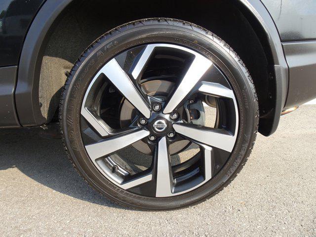 Photo of 2020 Magnetic Black Pearl Nissan Rogue Sport
