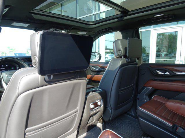 Photo of 2023 White Frost Tricoat GMC Yukon