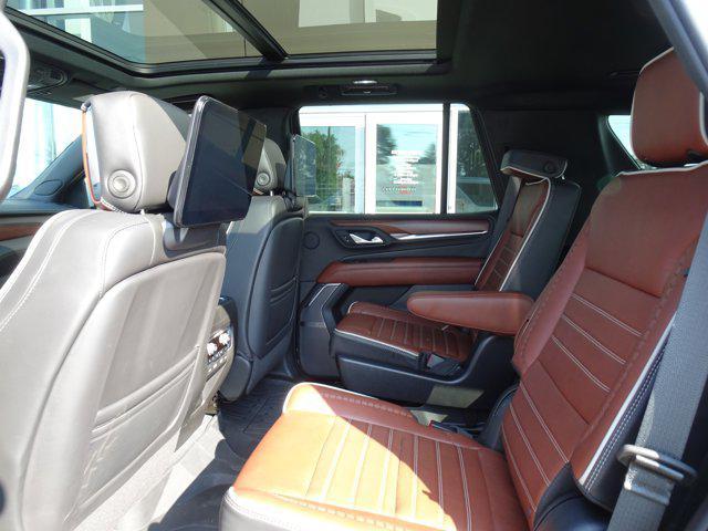 Photo of 2023 White Frost Tricoat GMC Yukon
