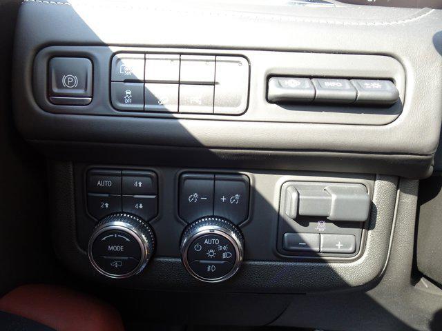 Photo of 2023 White Frost Tricoat GMC Yukon