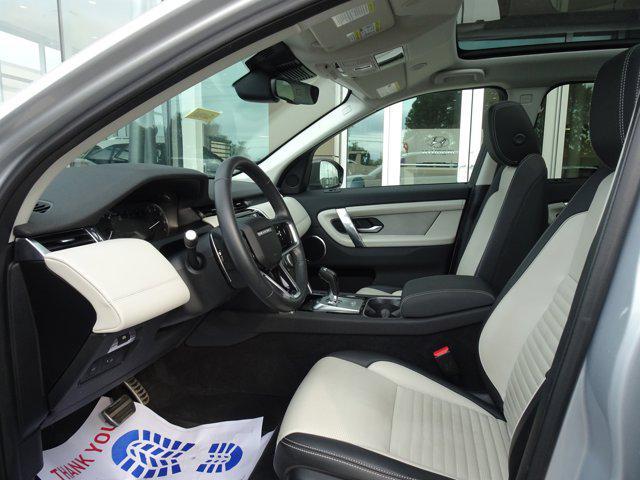 Photo of 2023 Hakuba Silver Metallic Land Rover Discovery Sport
