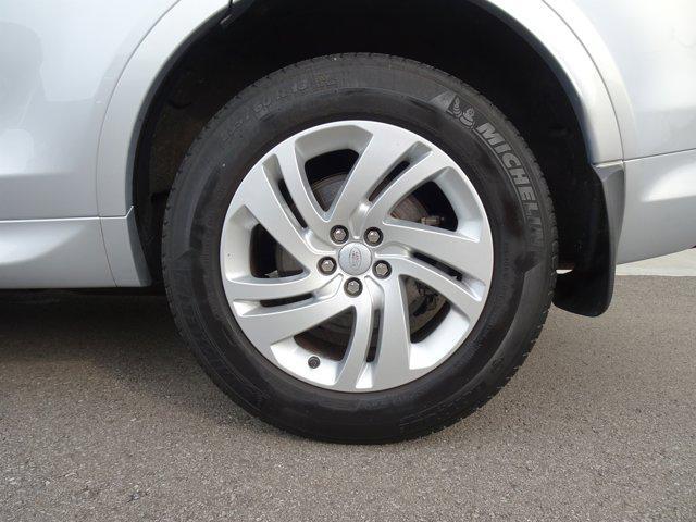 Photo of 2023 Hakuba Silver Metallic Land Rover Discovery Sport