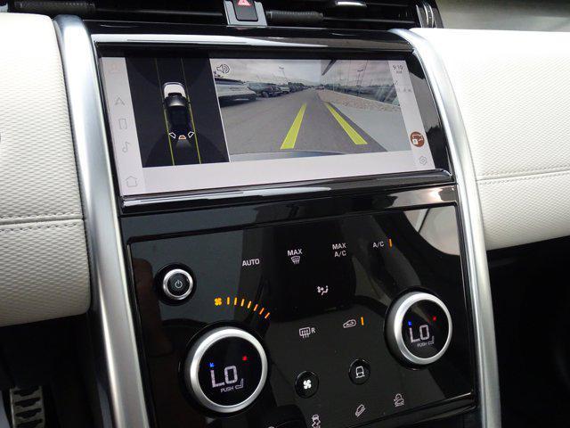 Photo of 2023 Hakuba Silver Metallic Land Rover Discovery Sport