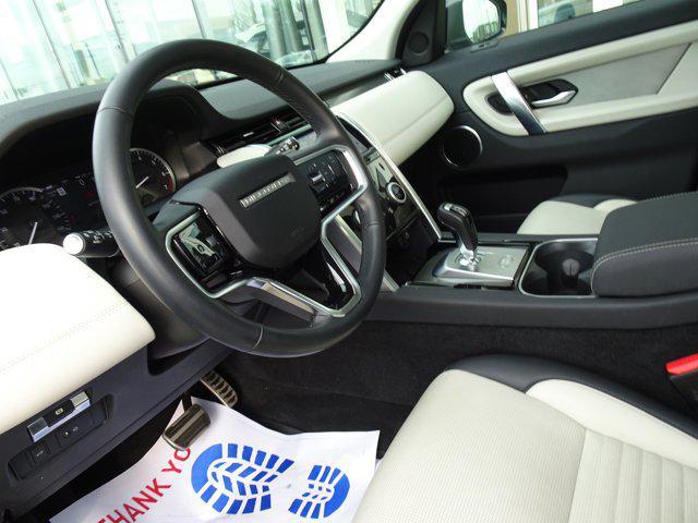 Photo of 2023 Hakuba Silver Metallic Land Rover Discovery Sport