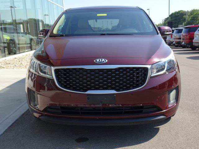Photo of 2017 Venetian Red Kia Sedona