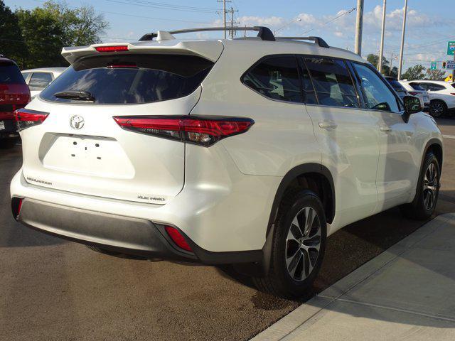 Photo of 2022 Wind Chill Pearl Toyota Highlander