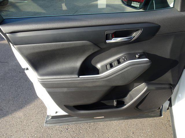 Photo of 2022 Wind Chill Pearl Toyota Highlander