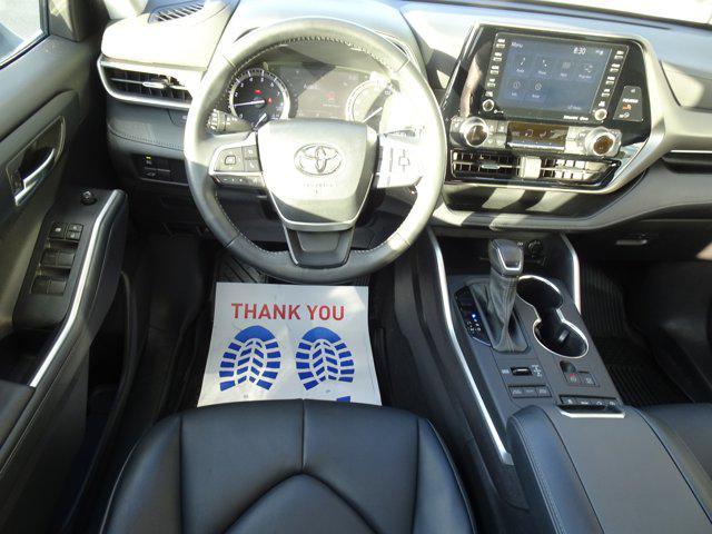 Photo of 2022 Wind Chill Pearl Toyota Highlander