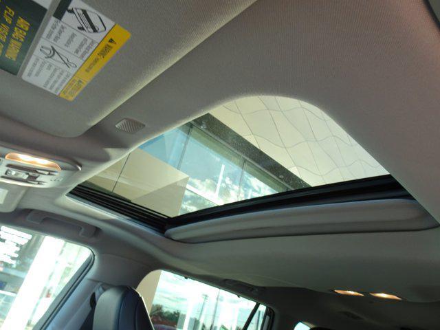 Photo of 2022 Wind Chill Pearl Toyota Highlander